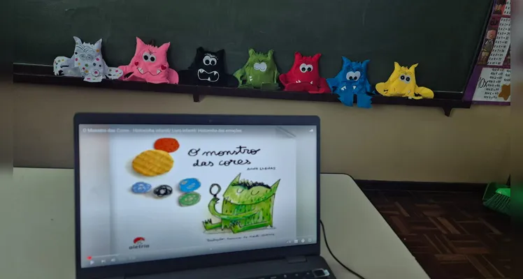 A turma realizou leituras guiadas, assistiu as videoaulas do Vamos Ler e IMM e participou de um momento lúdico com a utilização de bonecos de feltro.