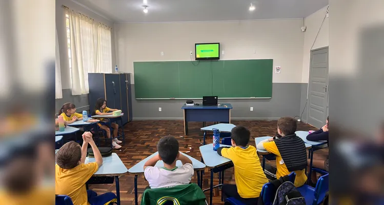 A produção educativa do projeto em formato de videoaula foi a base inicial dos estudos da classe.