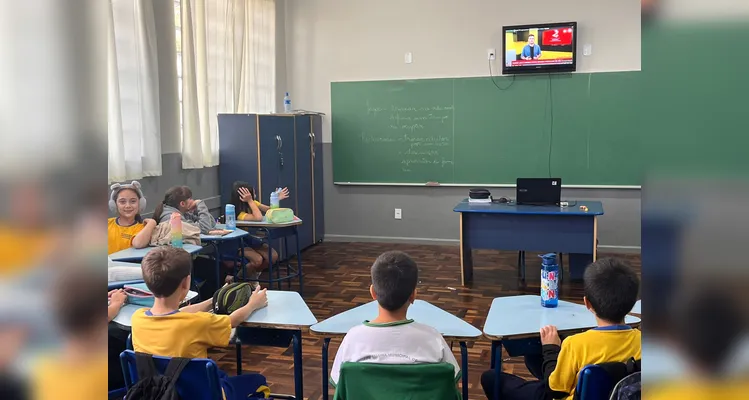 A produção educativa do projeto em formato de videoaula foi a base inicial dos estudos da classe.
