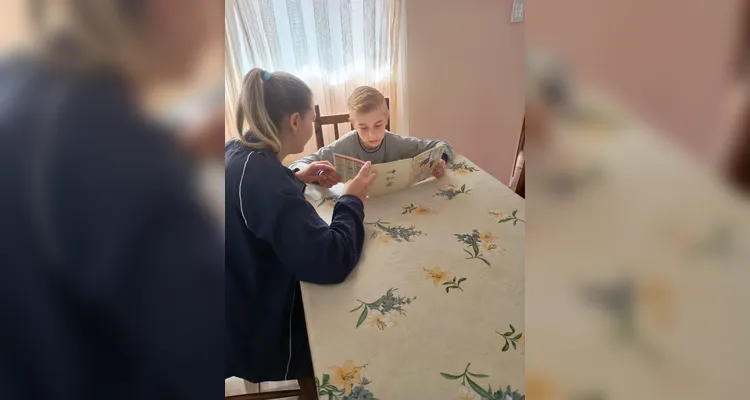 A tarefa final dos alunos foi, em casa, conferir sua carteira de vacinação com seus familiares.
