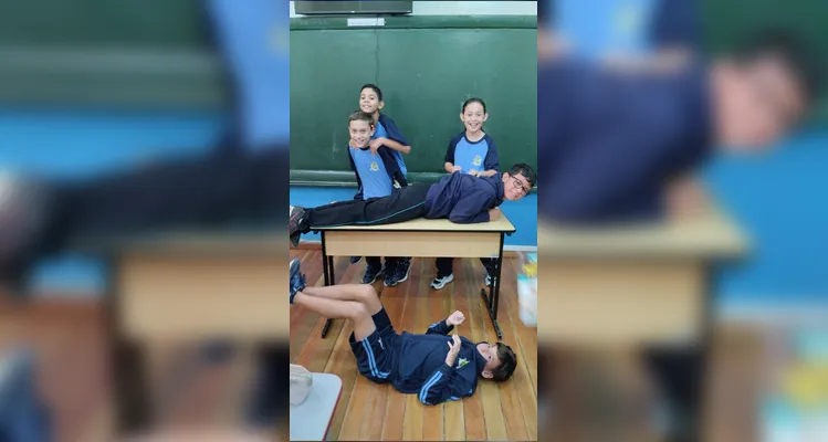 A proposta possibilitou que os alunos escolhessem livros na biblioteca e recriassem a sua maneira a capa de cada um deles.