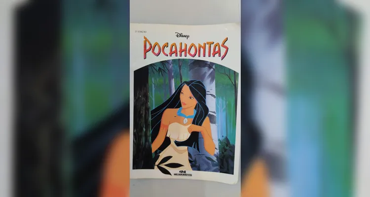 A proposta possibilitou que os alunos escolhessem livros na biblioteca e recriassem a sua maneira a capa de cada um deles.