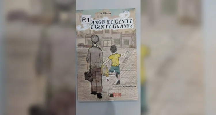A proposta possibilitou que os alunos escolhessem livros na biblioteca e recriassem a sua maneira a capa de cada um deles.