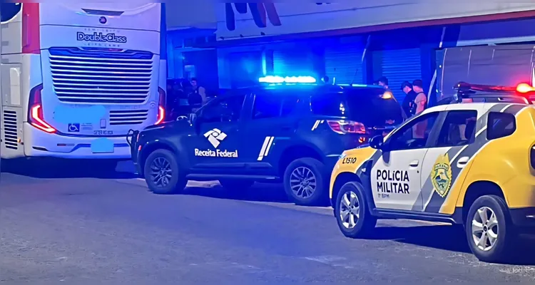 Trio transporta mais de 90 kg de maconha em ônibus e acaba preso em PG