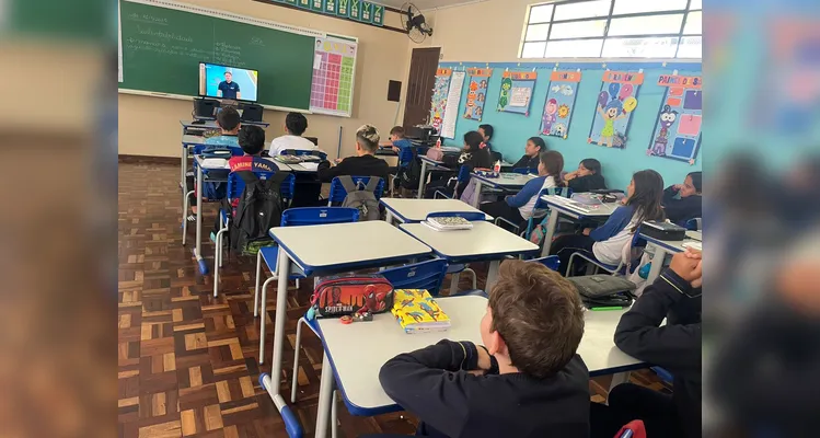 A videoaula foi o ponto de partida para os estudos realizados pelos educandos.