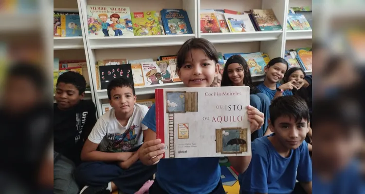 A turma também realizou a leitura de diversos poemas e escolheu um para recitar a seus familiares.