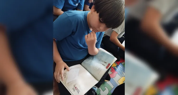 A turma também realizou a leitura de diversos poemas e escolheu um para recitar a seus familiares.