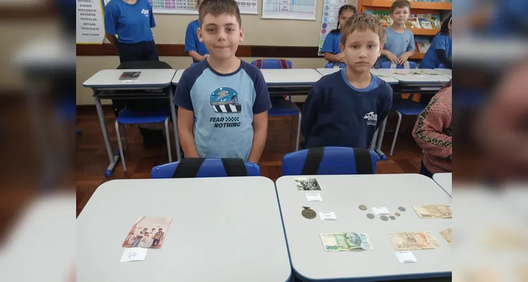A culminância do trabalho foi marcada por uma exposição de objetos antigos trazidos pelos próprios alunos.