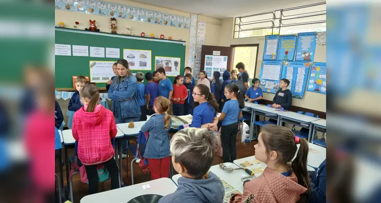 A culminância do trabalho foi marcada por uma exposição de objetos antigos trazidos pelos próprios alunos.