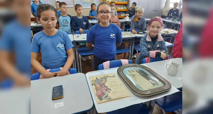 A culminância do trabalho foi marcada por uma exposição de objetos antigos trazidos pelos próprios alunos.