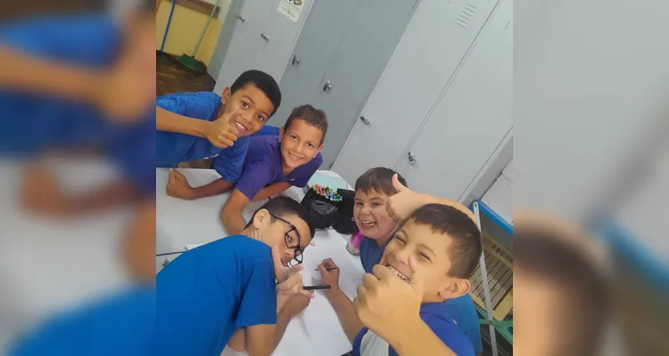 Para as apresentações, os alunos confeccionaram cartazes informativos.