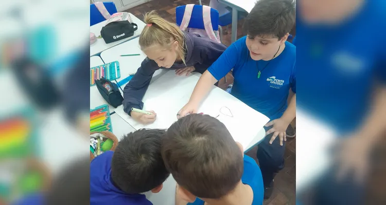 Para as apresentações, os alunos confeccionaram cartazes informativos.