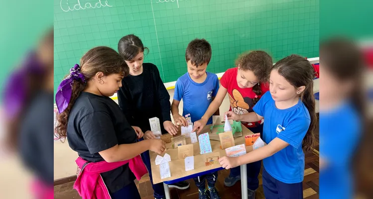 Como proposta, cada alunos participou da execução de um setor da 'Cidade Cooperativa'.