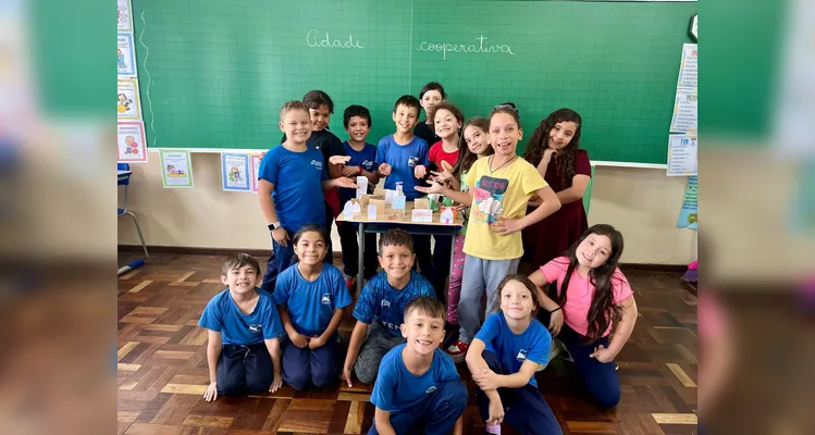 Como proposta, cada alunos participou da execução de um setor da 'Cidade Cooperativa'.