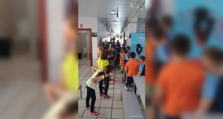 Os educandos prepararam cartazes, mensagens e orientações que foram utilizadas durante a realização do momento educacional.