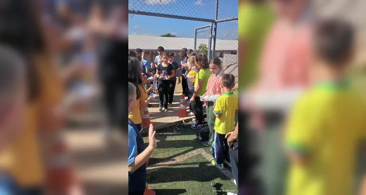 Os educandos prepararam cartazes, mensagens e orientações que foram utilizadas durante a realização do momento educacional.