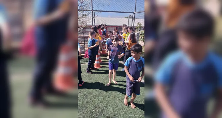 Os educandos prepararam cartazes, mensagens e orientações que foram utilizadas durante a realização do momento educacional.