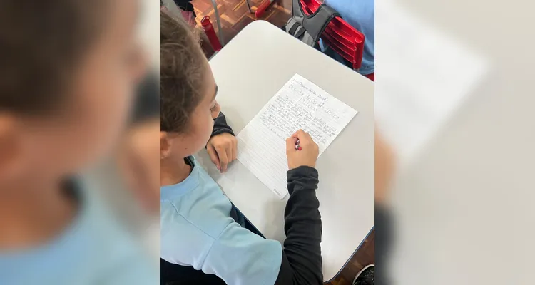 A turma realizou análises no Jornal da Manhã na versão física e digital e na sequência se empenhou em desenvolver as suas próprias notícias.