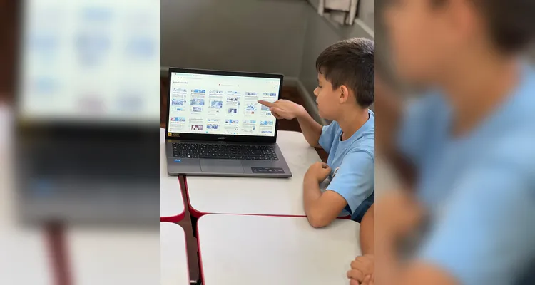 A turma realizou análises no Jornal da Manhã na versão física e digital e na sequência se empenhou em desenvolver as suas próprias notícias.