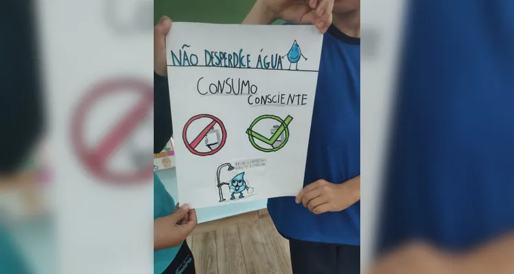 A turma também confeccionou cartazes de conscientização sobre a temática.