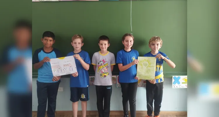A turma também confeccionou cartazes de conscientização sobre a temática.
