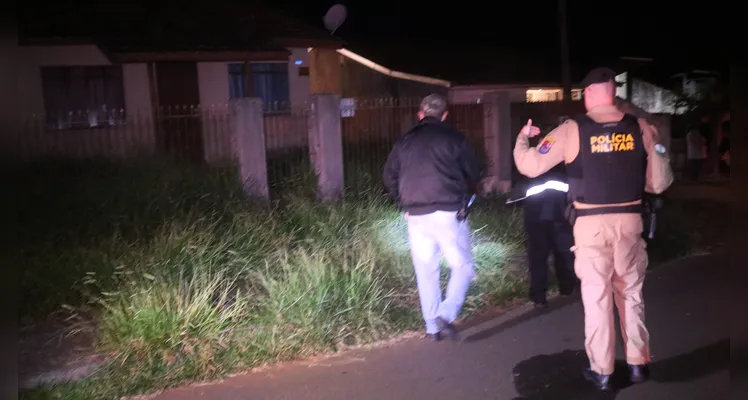 Filho encontra pai sem vida no interior de residência em PG