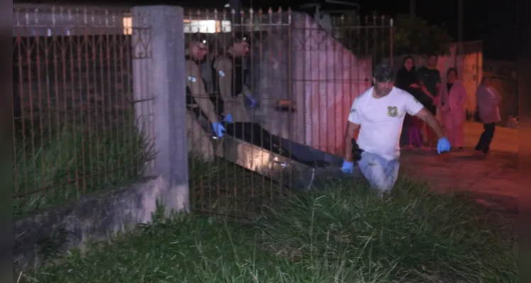 Filho encontra pai sem vida no interior de residência em PG