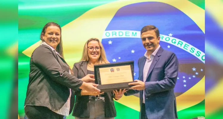 A cerimônia contou com a presença de autoridades locais, incluindo o prefeito Douglas Modesto e a vice-prefeita Ivonete Costa, além de lideranças políticas e comunitárias.