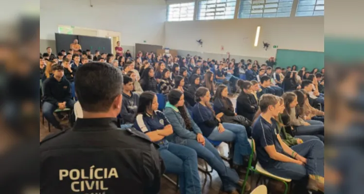 Delegacia da Mulher de PG realiza palestra no Colégio Agrícola