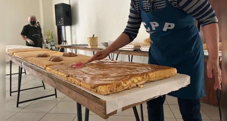 Paróquia almeja vender 12 mil pedaços do bolo de Santo Antônio