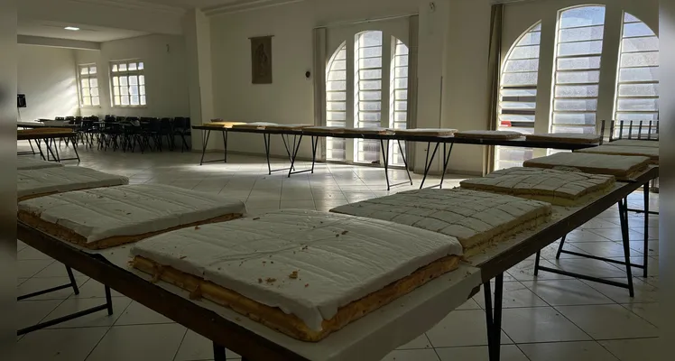 Paróquia almeja vender 12 mil pedaços do bolo de Santo Antônio