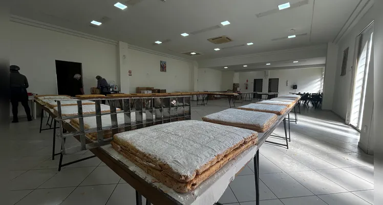 Paróquia almeja vender 12 mil pedaços do bolo de Santo Antônio