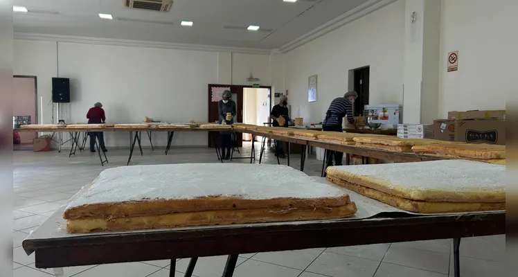 Paróquia almeja vender 12 mil pedaços do bolo de Santo Antônio