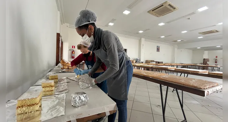 Paróquia almeja vender 12 mil pedaços do bolo de Santo Antônio