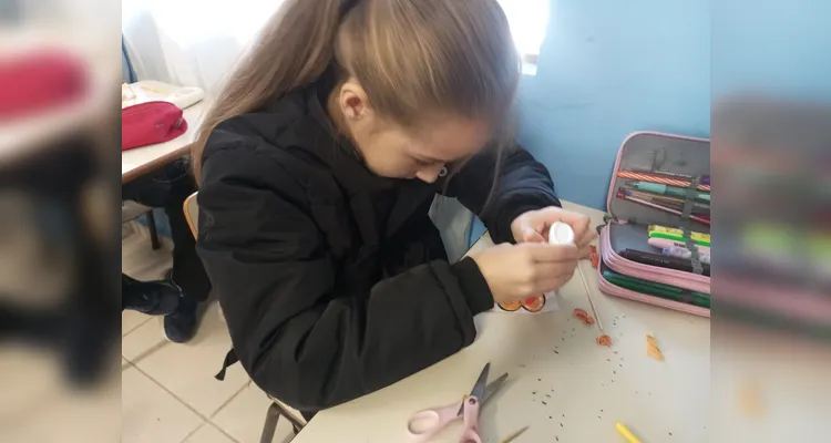 Como ações, a turma confeccionou materiais de conscientização, gravou um vídeo com o resultado dos trabalhos e criou um jardim simbólico.