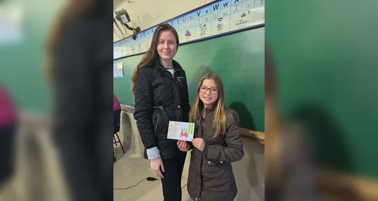 Os alunos realizaram inúmeros trabalhos e estudos, como a videoaula do Vamos Ler, momentos de leitura guiada, entrevistas e gravações com familiares e a confecção de cartões postais envolvendo a produção local de suas famílias.