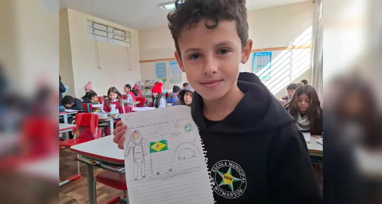 A proposta envolveu estudos interdisciplinares, entrevistas com familiares e a confecção de HQs e cartazes.