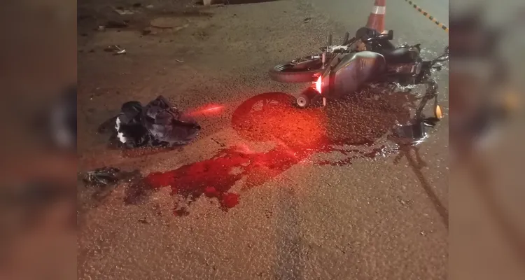 O motociclista apresentou ferimentos graves.