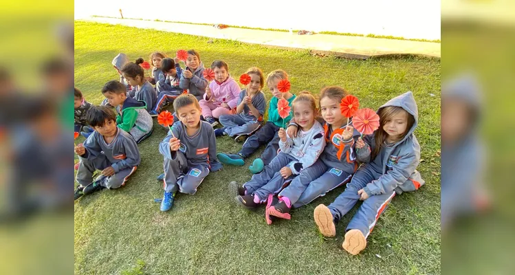 Os educandos realizaram diversas ações, como trabalhos na disciplina de arte. A proposta também contou com palestras sobre a temática e a utilização de uma videoaula do Vamos Ler sobre os direitos da criança.