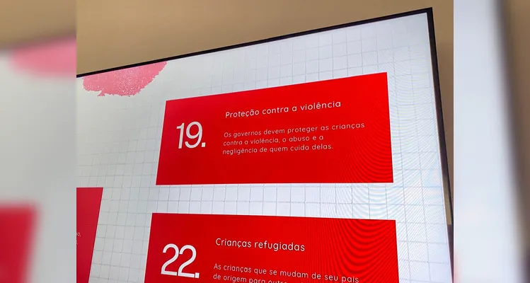 Os educandos realizaram diversas ações, como trabalhos na disciplina de arte. A proposta também contou com palestras sobre a temática e a utilização de uma videoaula do Vamos Ler sobre os direitos da criança.