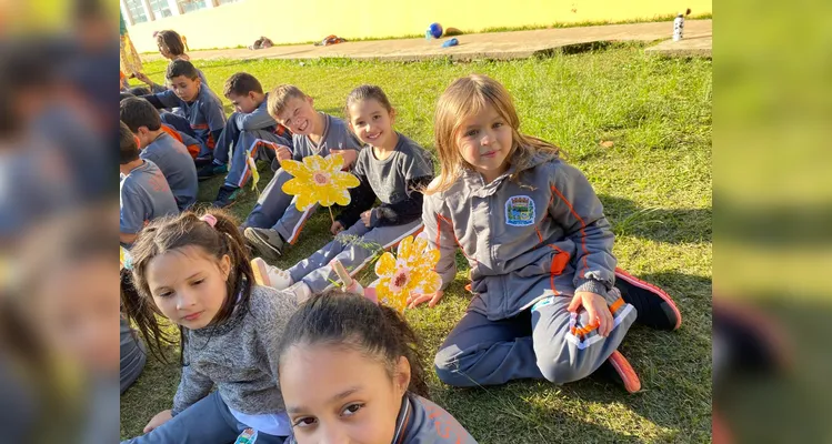 Os educandos realizaram diversas ações, como trabalhos na disciplina de arte. A proposta também contou com palestras sobre a temática e a utilização de uma videoaula do Vamos Ler sobre os direitos da criança.