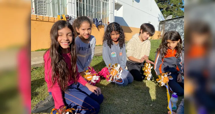 Os educandos realizaram diversas ações, como trabalhos na disciplina de arte. A proposta também contou com palestras sobre a temática e a utilização de uma videoaula do Vamos Ler sobre os direitos da criança.