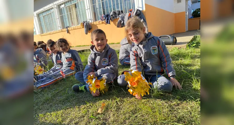 Os educandos realizaram diversas ações, como trabalhos na disciplina de arte. A proposta também contou com palestras sobre a temática e a utilização de uma videoaula do Vamos Ler sobre os direitos da criança.