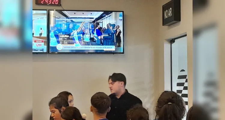A ação contou com extensa preparação dos alunos antes da visita e um tour completo por um dos maiores grupos de comunicação do Paraná.