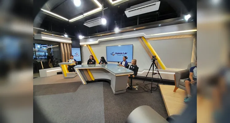 A ação contou com extensa preparação dos alunos antes da visita e um tour completo por um dos maiores grupos de comunicação do Paraná.