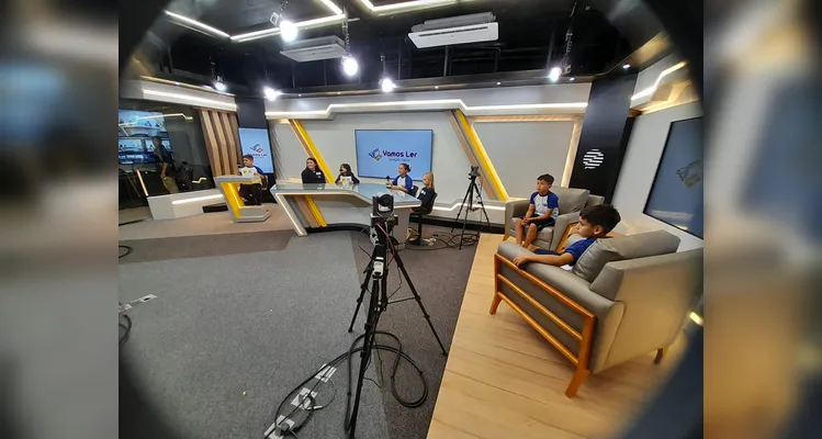 A ação contou com extensa preparação dos alunos antes da visita e um tour completo por um dos maiores grupos de comunicação do Paraná.