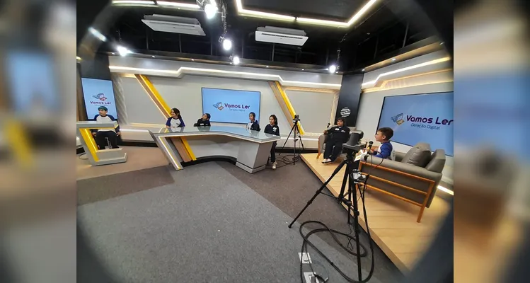 A ação contou com extensa preparação dos alunos antes da visita e um tour completo por um dos maiores grupos de comunicação do Paraná.