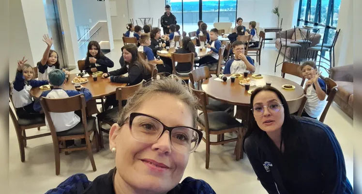 A ação contou com extensa preparação dos alunos antes da visita e um tour completo por um dos maiores grupos de comunicação do Paraná.