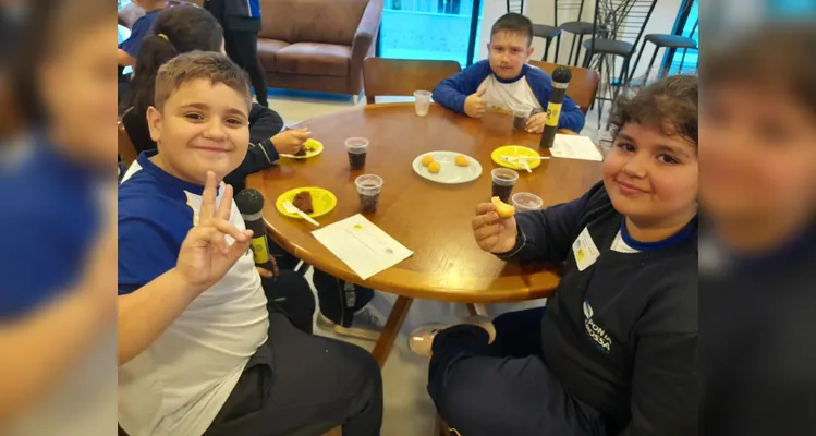 A ação contou com extensa preparação dos alunos antes da visita e um tour completo por um dos maiores grupos de comunicação do Paraná.