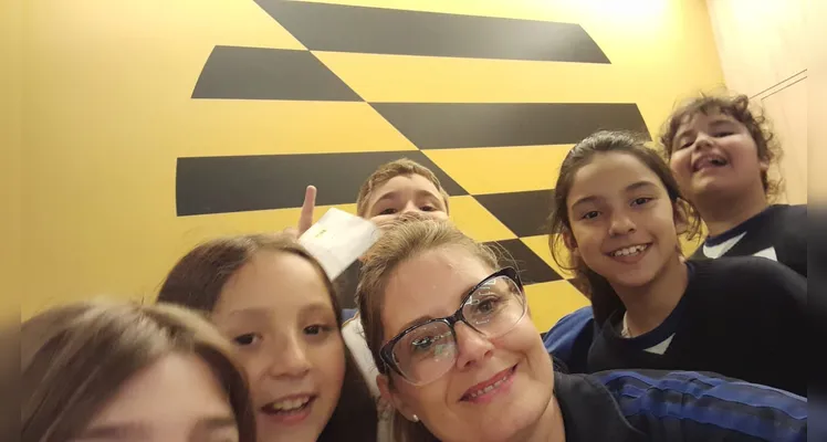 A ação contou com extensa preparação dos alunos antes da visita e um tour completo por um dos maiores grupos de comunicação do Paraná.